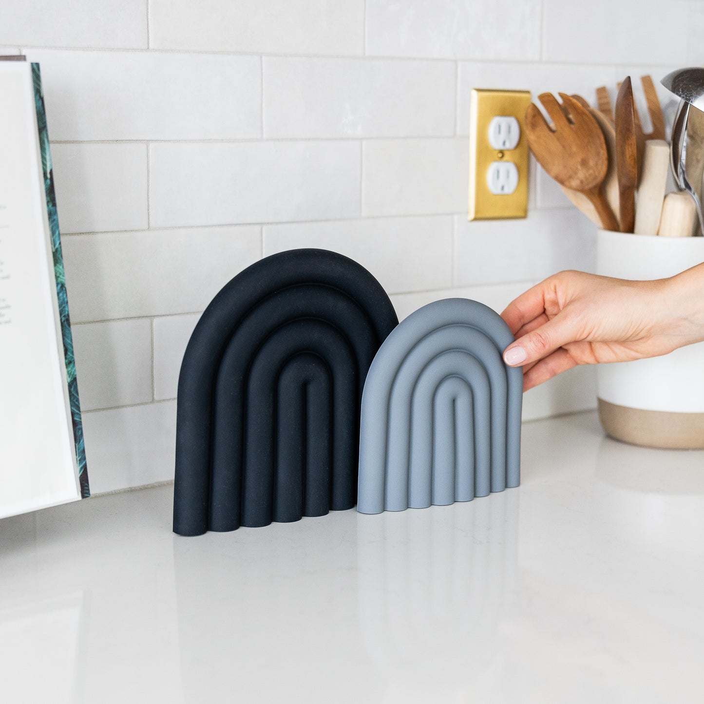 Silicone Bendable Trivet Set - Kitchen Decor - Heat-Resistant Countertop Protector (Monochrome Set, Arch)