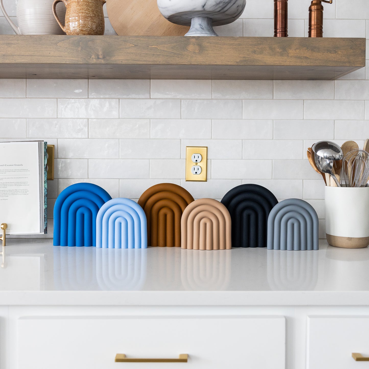 Silicone Bendable Trivet Set - Kitchen Decor - Heat-Resistant Countertop Protector (Monochrome Set, Arch)