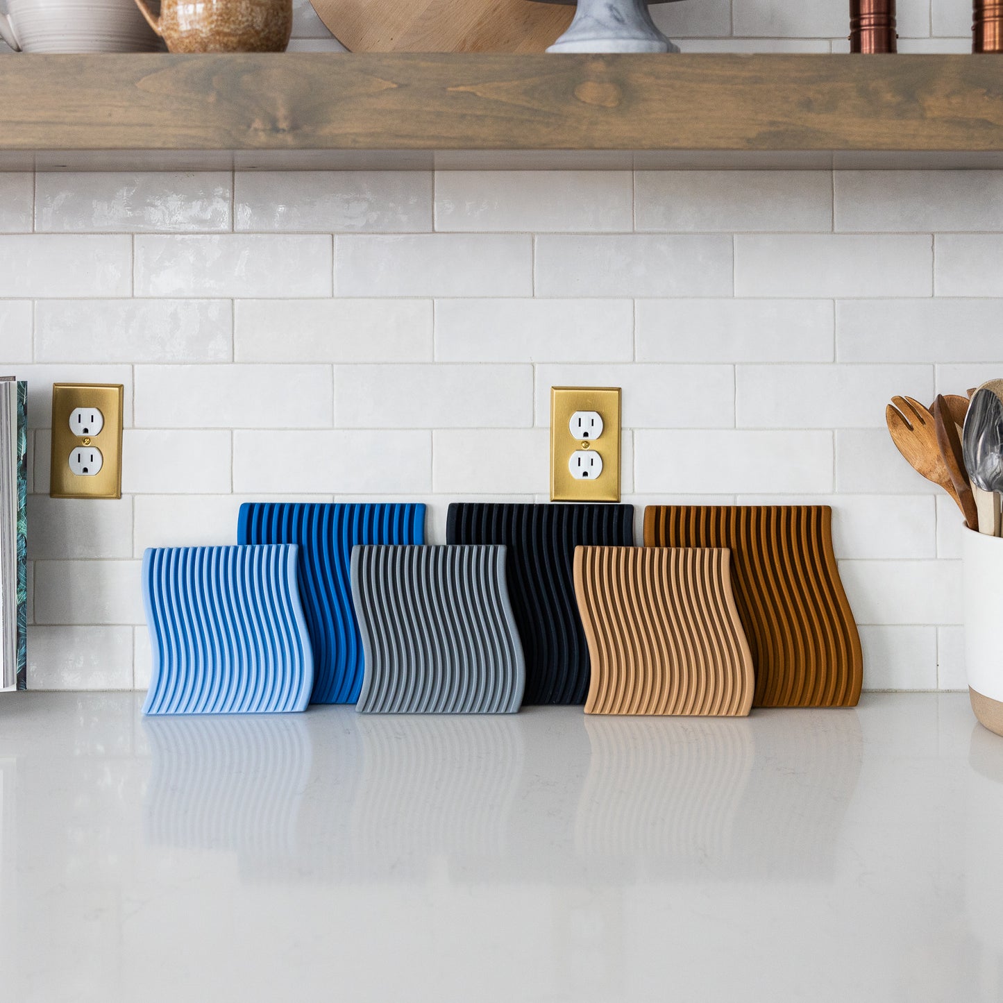 Silicone Bendable Trivet Set - Kitchen Decor - Heat-Resistant Countertop Protector (Monochrome Set, Wave)