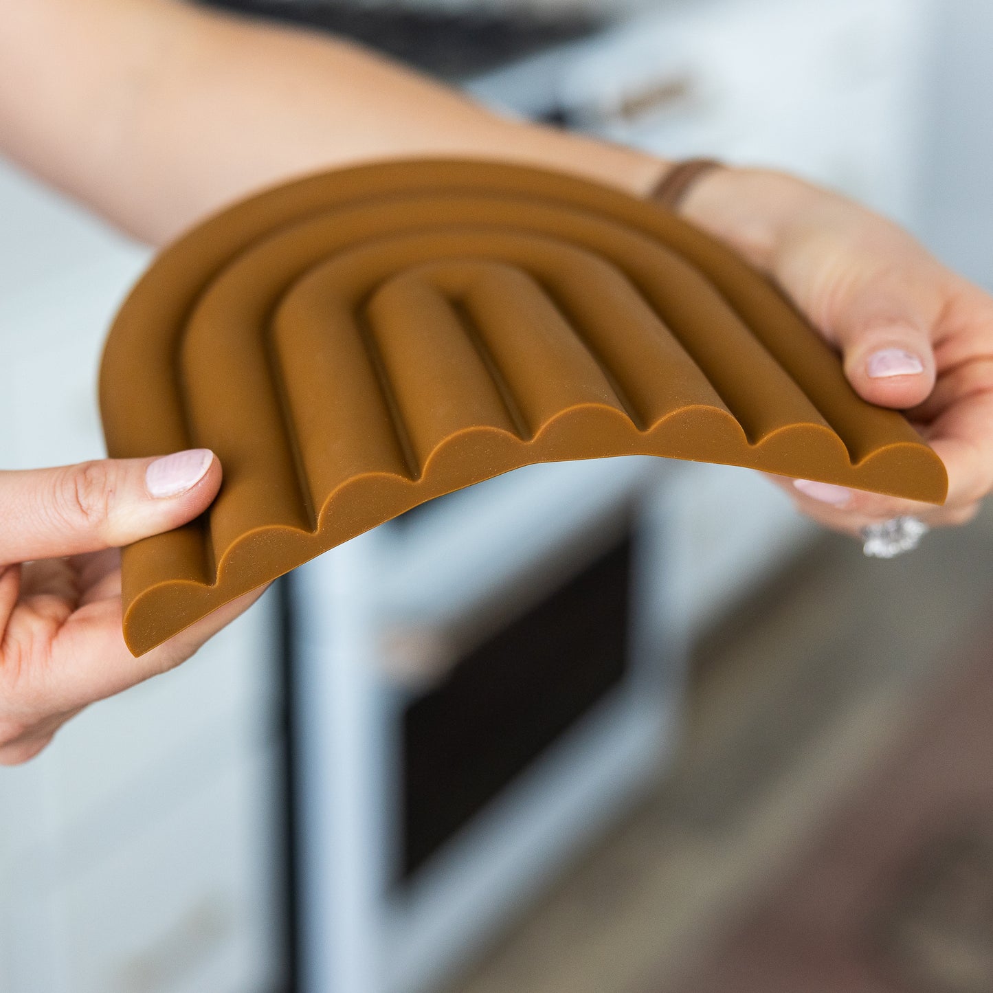 Silicone Bendable Trivet Set - Kitchen Decor - Heat-Resistant Countertop Protector (Monochrome Set, Arch)